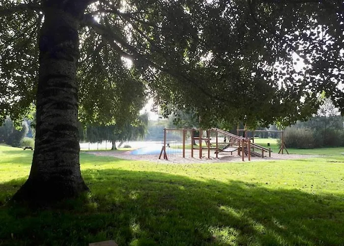 Forest Vacation Home -Fenced Garden- Ewijk