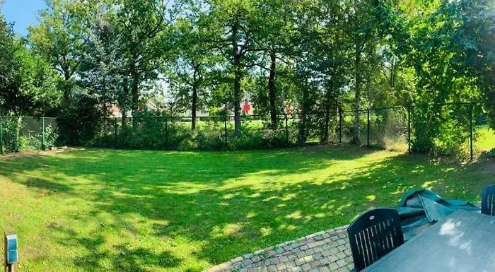 Semesterbostad Forest Vacation Home -Fenced Garden- Ewijk