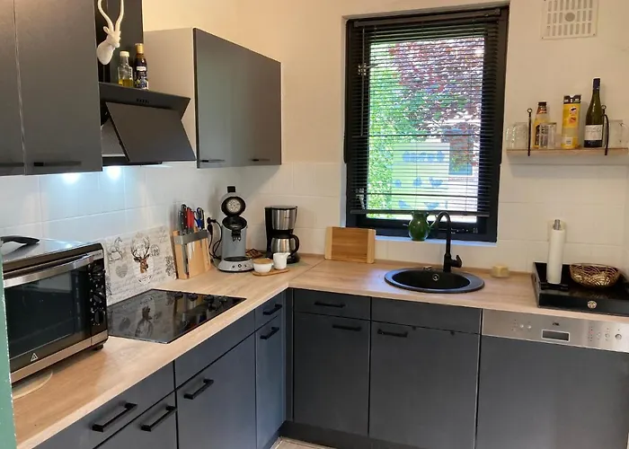 Semesterbostad Forest Vacation Home -Fenced Garden-