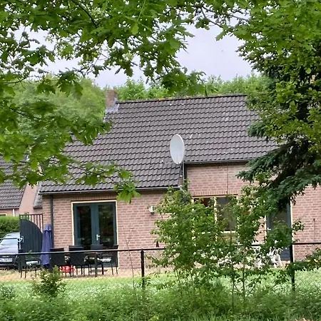 Forest Vacation -fenced Garden- Ferienhaus Ewijk
